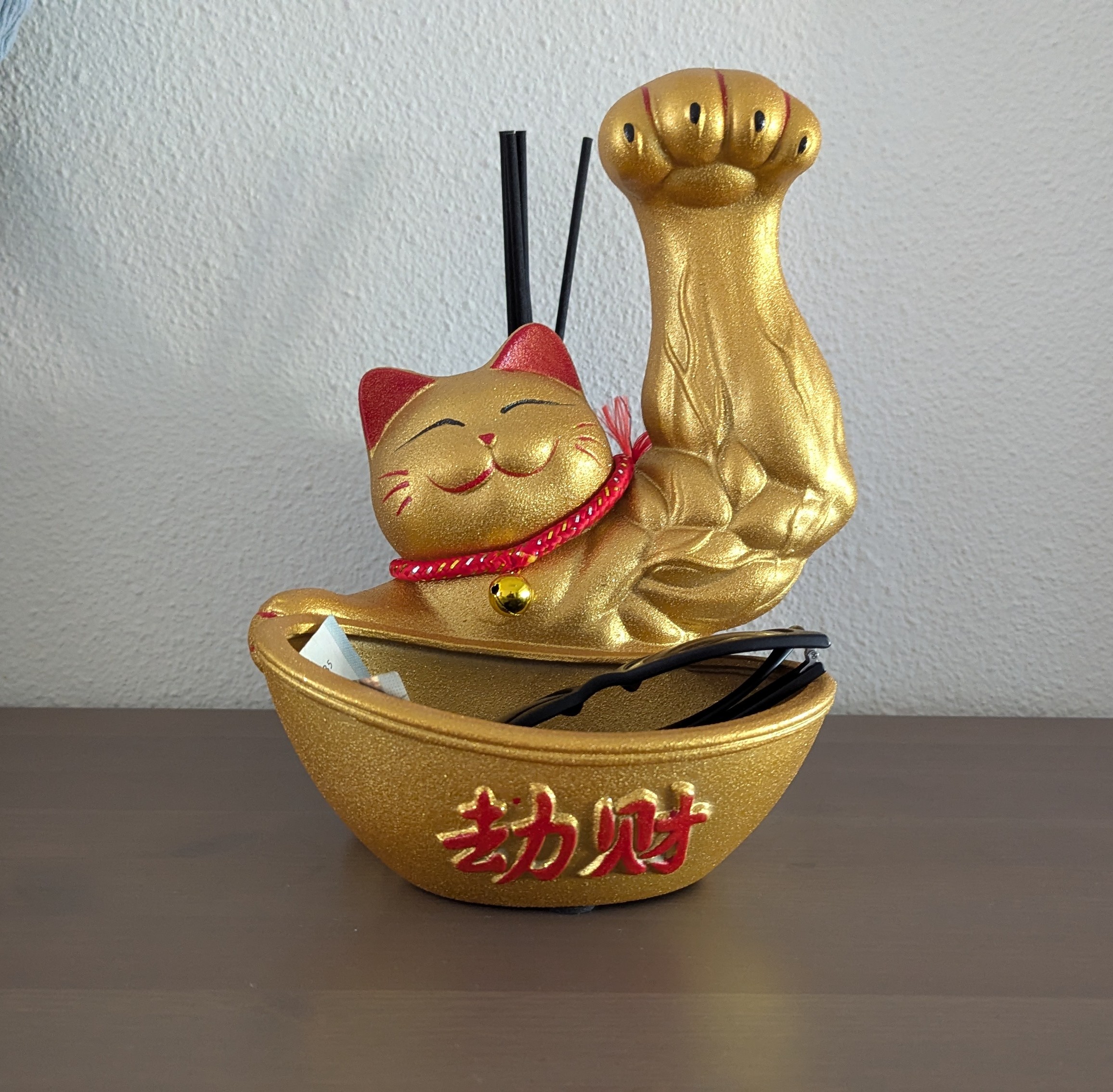 Strong cat